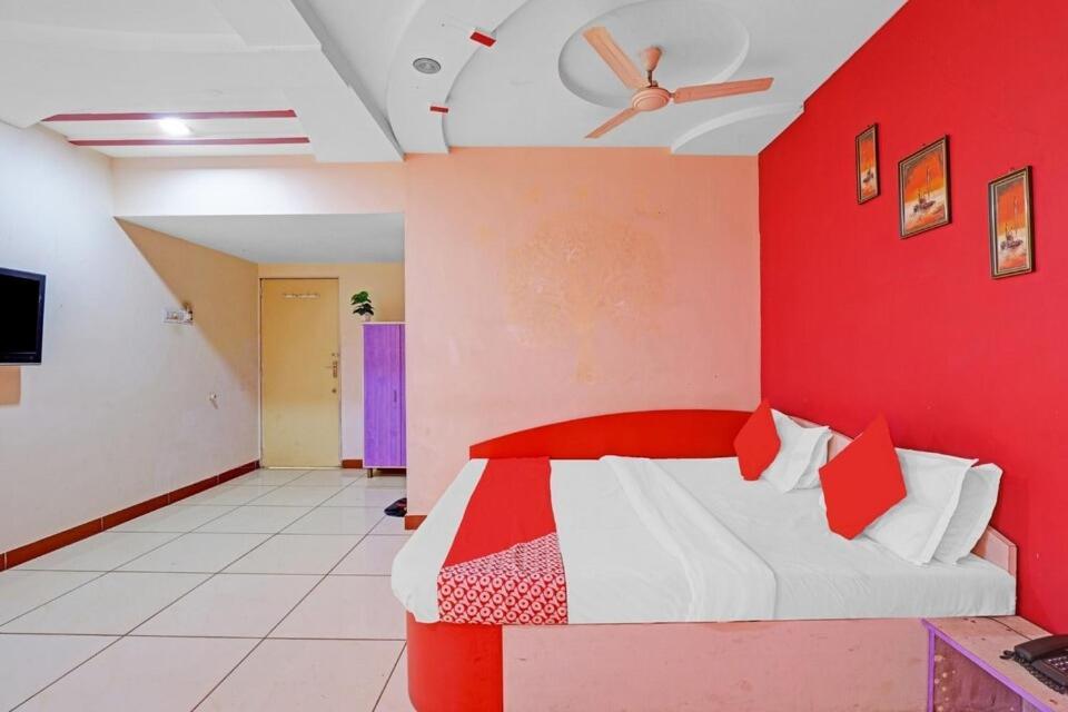 Hotel Velvet Rajkot Buitenkant foto